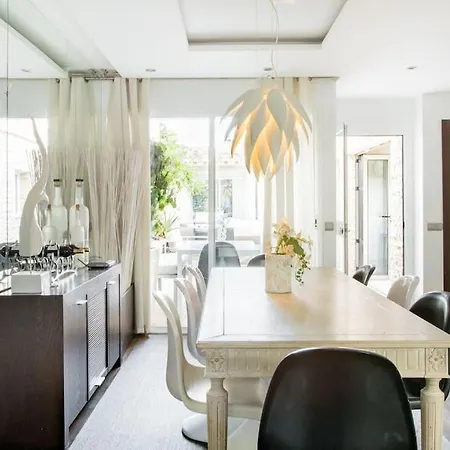 Vakantiehuis Boutique Townhouse With Hot Tub Near Puerto Banus Marbella