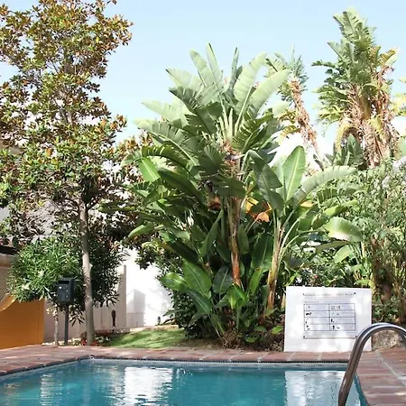 Vakantiehuis Boutique Townhouse With Hot Tub Near Puerto Banus Marbella