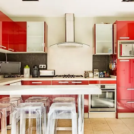 Vakantiehuis Boutique Townhouse With Hot Tub Near Puerto Banus *