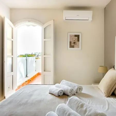 Boutique Townhouse With Hot Tub Near Puerto Banus Vakantiehuis Marbella