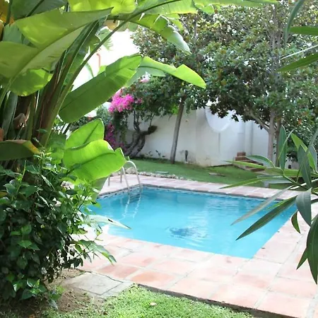 Vakantiehuis Boutique Townhouse With Hot Tub Near Puerto Banus Marbella